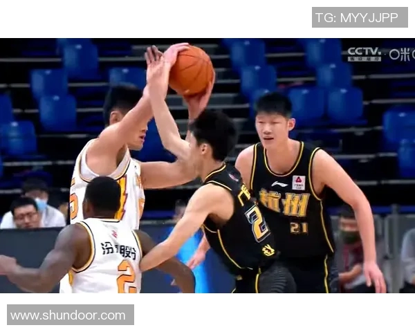 重庆篮球队阵地战解析:战术布局与球员配合的深度剖析 重庆篮球队阵地战解析:战术布局与球员配合的深度剖析