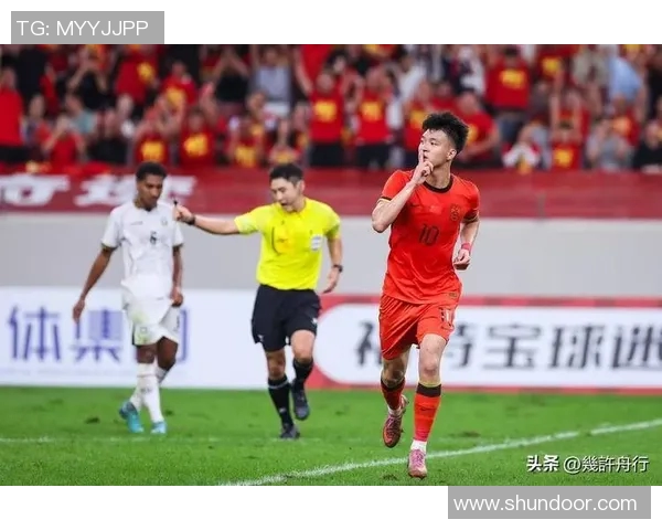 眼睛微微凸出的足球明星们的独特魅力与球场风采 眼睛微微凸出的足球明星们的独特魅力与球场风采